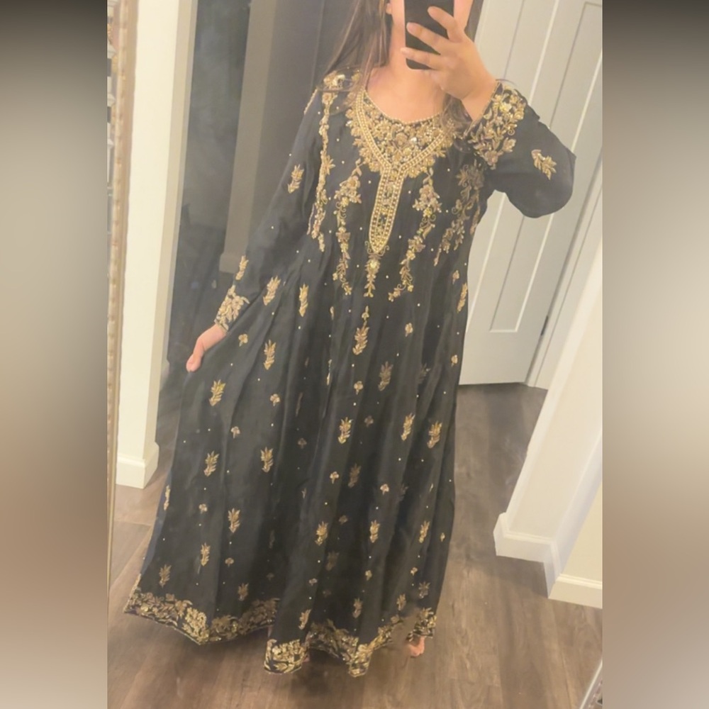 Elegant Black and Gold Pakistani Formal Maxi Gown